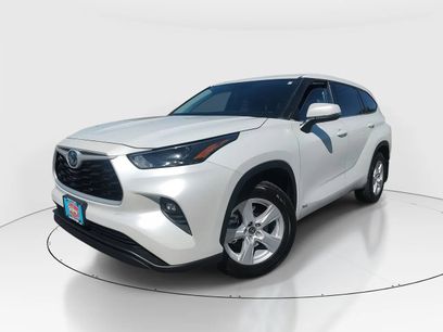 Used 2022 Toyota Highlander LE