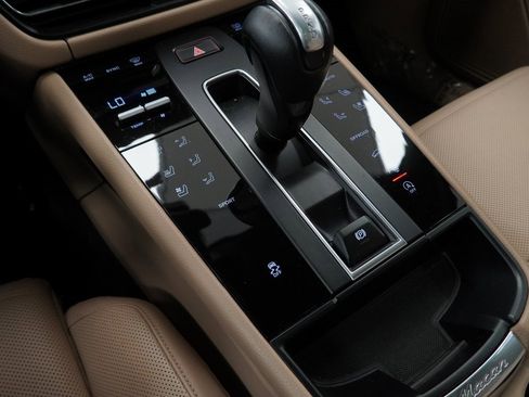 Used 2023 Porsche Macan image 36