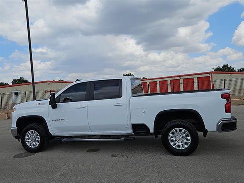 Used 2025 Chevrolet Silverado 2500 LT AWD/4WD image 2