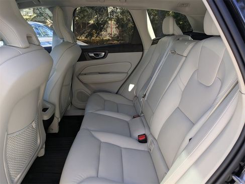 Certified 2024 Volvo XC60 B5 Plus image 12