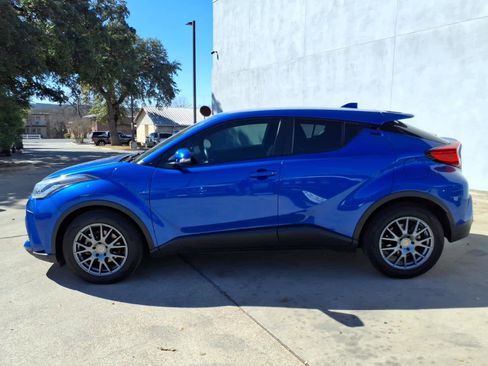 Used 2022 Toyota C-HR XLE image 24