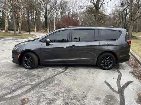 Used 2020 Chrysler Pacifica Limited w/ S Appearance Package image 6