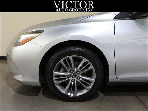 Used 2017 Toyota Camry SE FWD image 5