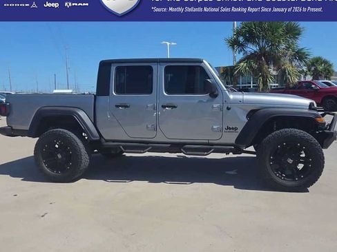 Used 2020 Jeep Gladiator Sport w/ Quick Order Package 24S AWD/4WD image 9