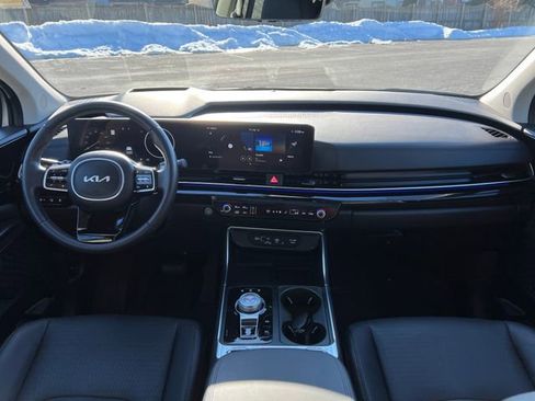 Used 2025 Kia Carnival SX Prestige image 33