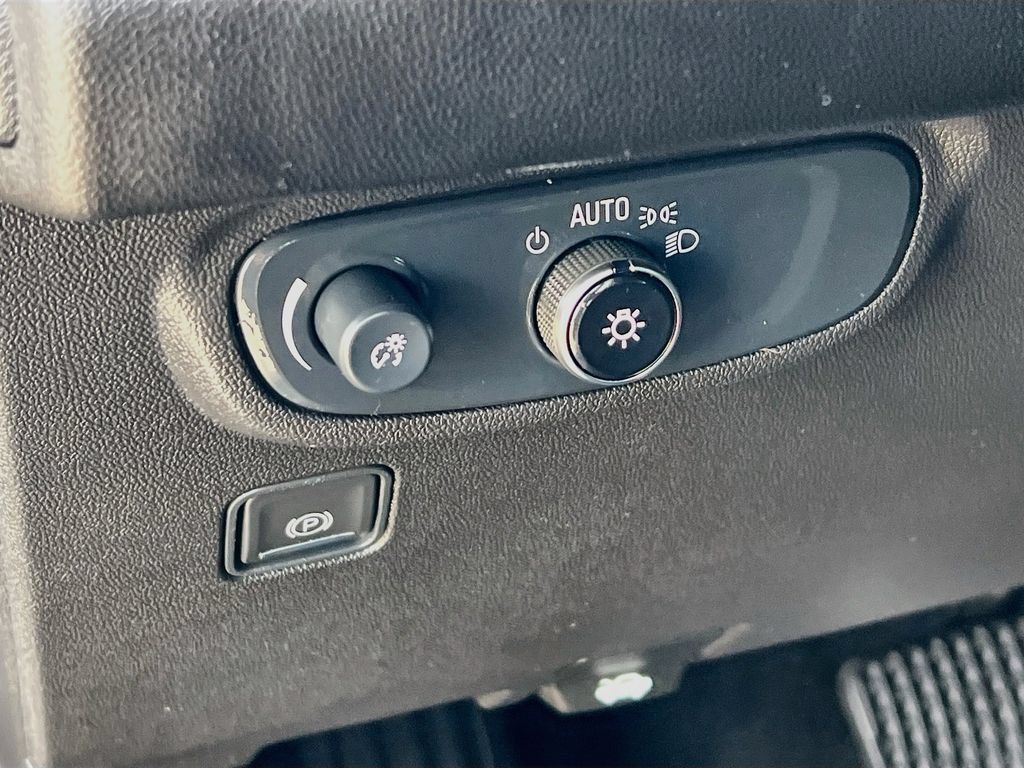 Used 2024 GMC Terrain SLE AWD/4WD image 10