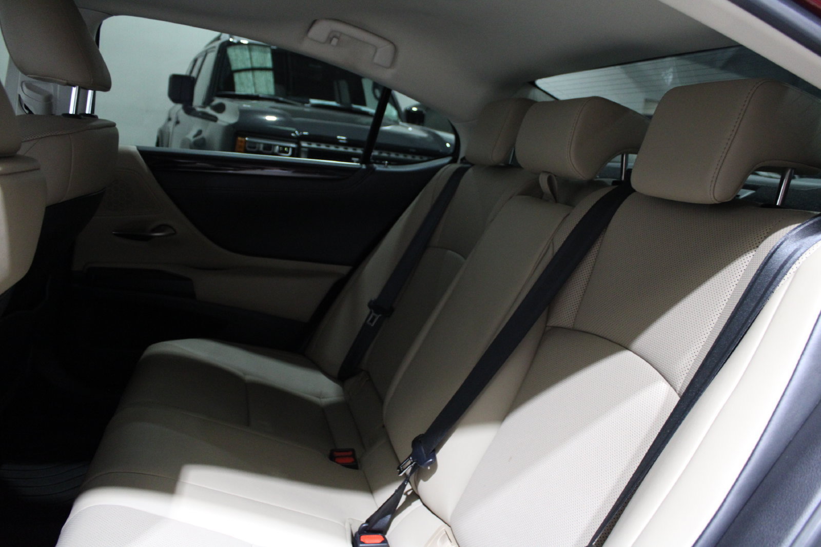 Used 2020 Lexus ES 300h w/ Premium Package FWD image 16