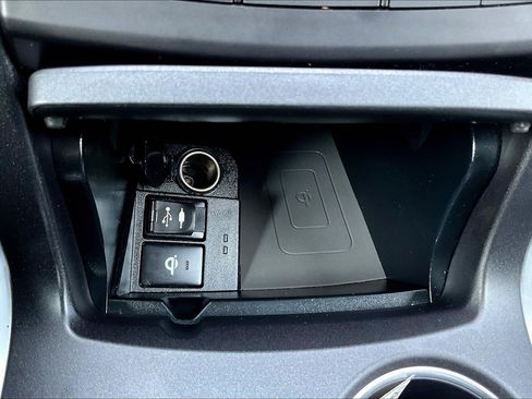 Used 2015 Toyota Camry XLE w/ Moonroof Package FWD image 26