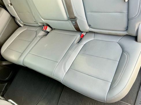 Used 2020 GMC Sierra 1500 SLT image 32