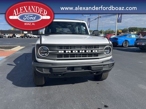 New 2025 Ford Bronco 4-Door image 5