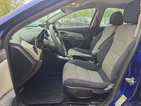 Used 2013 Chevrolet Cruze LS FWD image 16