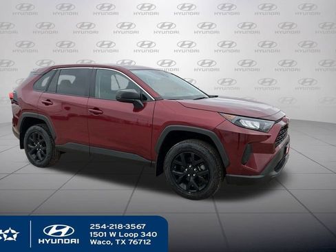 Used 2022 Toyota RAV4 LE image 5
