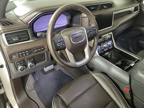 Used 2023 GMC Yukon Denali image 11