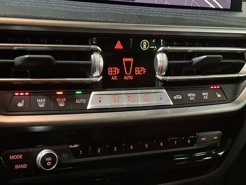 Used 2023 BMW X4 xDrive30i w/ Premium Package image 13