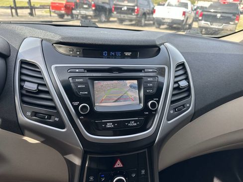 Used 2016 Hyundai Elantra SE w/ Option Group 02 image 14
