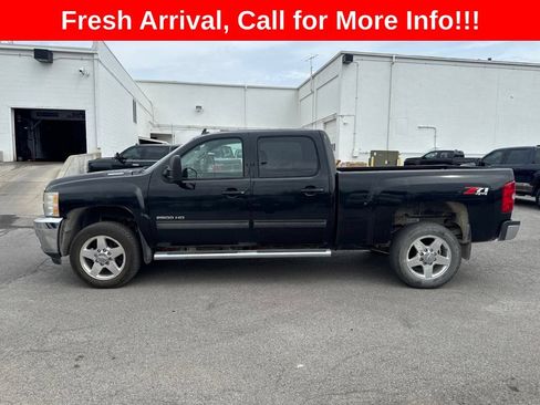 Used 2011 Chevrolet Silverado 2500 LTZ w/ LTZ Plus Package AWD/4WD image 22