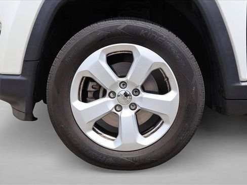 Used 2021 Jeep Compass Latitude w/ Driver Assistance Group AWD/4WD image 9