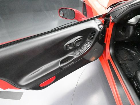 Used 2004 Chevrolet Corvette Convertible w/ Preferred Equipment Group RWD image 13