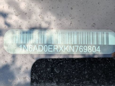 Used 2019 Nissan Frontier SL RWD image 10