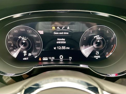 Certified 2021 Bentley Bentayga AWD/4WD image 33
