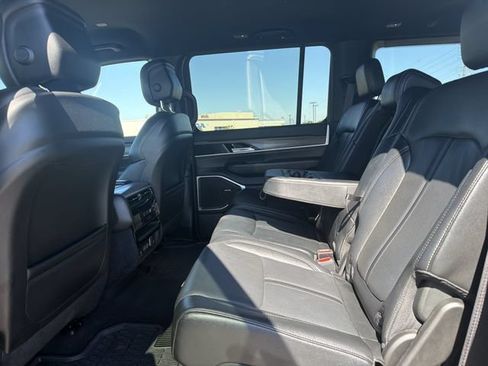 Used 2024 Jeep Wagoneer Series II w/ Flexible Seating Group RWD image 11