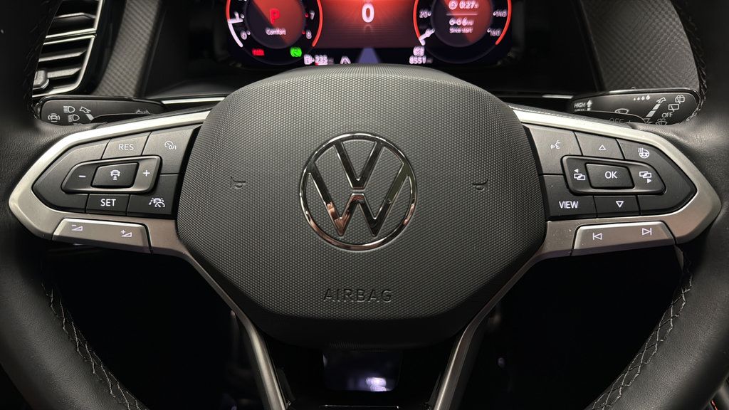 Used 2025 Volkswagen Atlas Peak Edition SE AWD/4WD image 16
