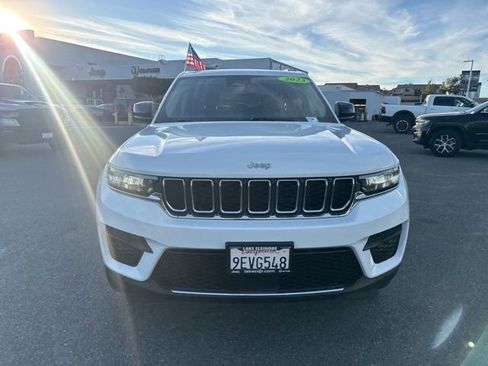 Used 2023 Jeep Grand Cherokee Laredo image 23