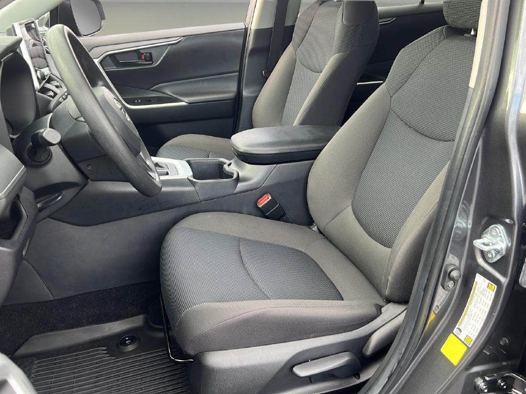 Used 2024 Toyota RAV4 LE FWD image 13