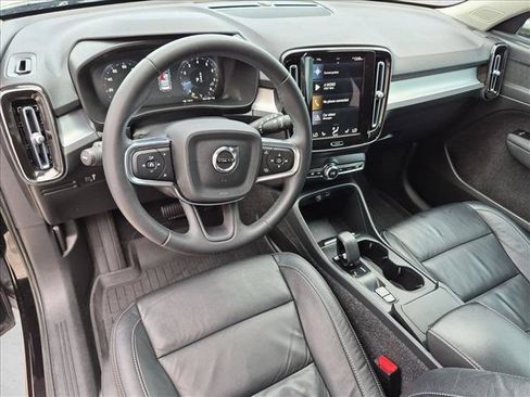 Used 2022 Volvo XC40 T5 Momentum AWD/4WD image 10