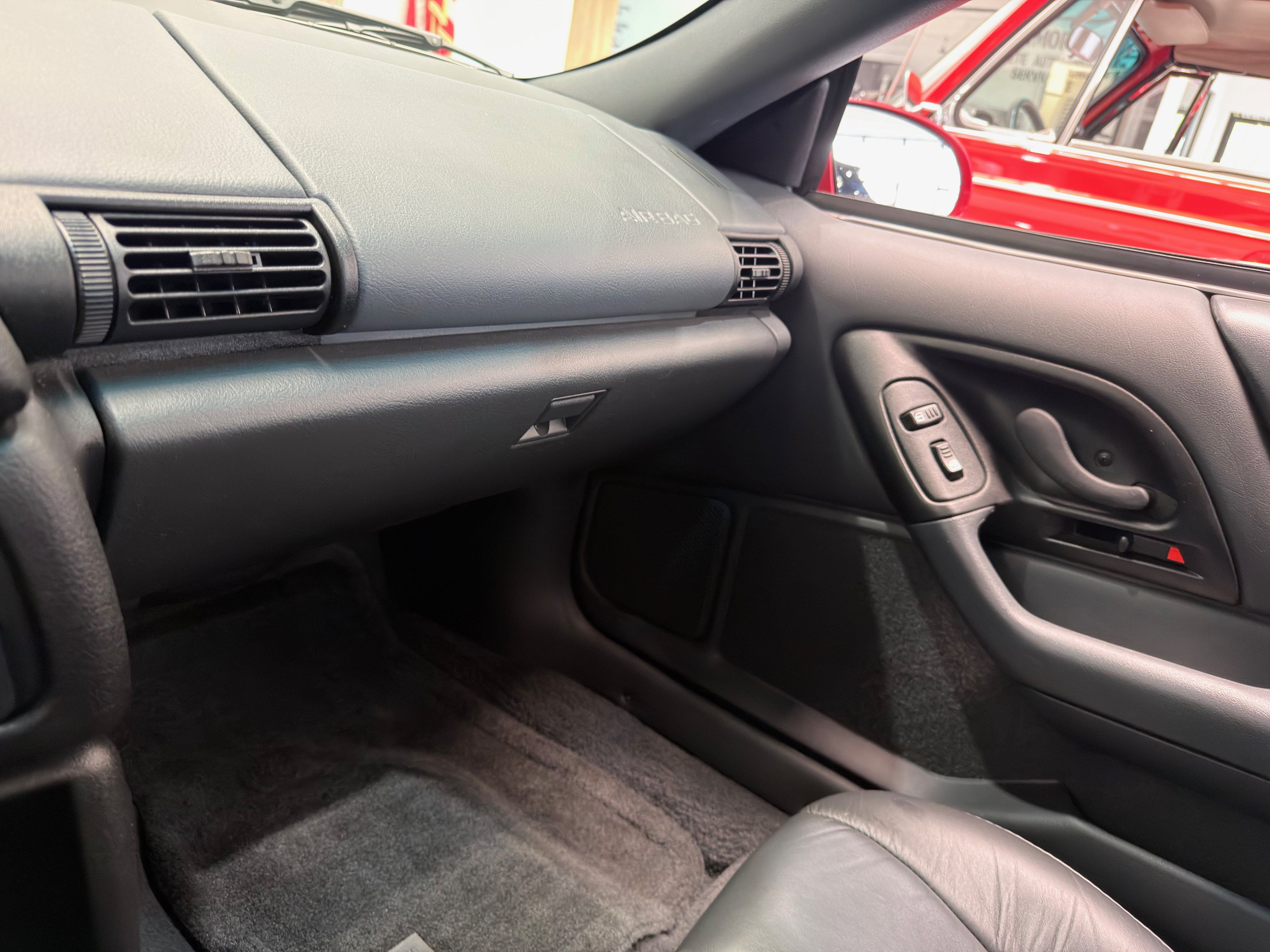 Used 1995 Chevrolet Camaro Z28 RWD image 27