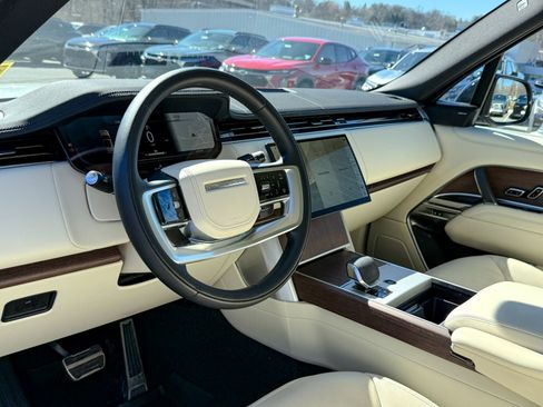 Used 2025 Land Rover Range Rover Long Wheelbase SE image 14