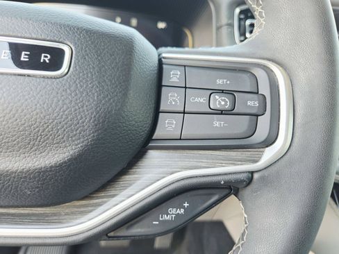 Used 2024 Jeep Wagoneer Series III w/ Premium Group I AWD/4WD image 29