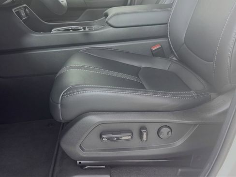 Used 2025 Honda Pilot EX-L image 25