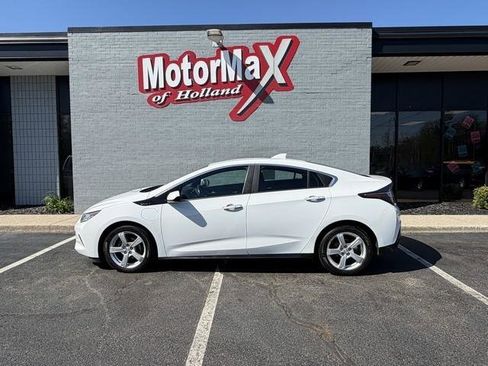 Used 2018 Chevrolet Volt LT w/ Comfort Package FWD image 1
