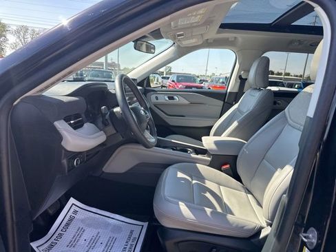 Used 2025 Ford Explorer Active w/ Active Comfort Package AWD/4WD image 29