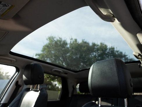 Used 2020 Land Rover Discovery Sport S image 11