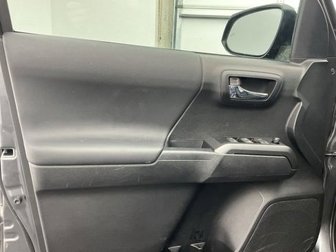 Used 2023 Toyota Tacoma TRD Sport image 12