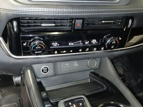 Used 2023 Nissan Rogue SL AWD/4WD image 21