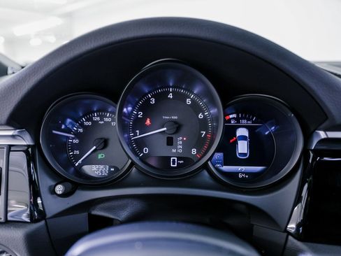 Certified 2023 Porsche Macan image 15