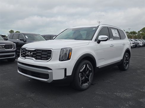 New 2025 Kia Telluride S image 4