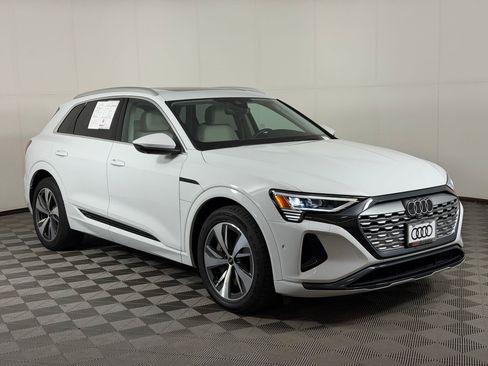 Used 2024 Audi Q8 e-tron Premium Plus w/ Premium Plus Package AWD/4WD image 7