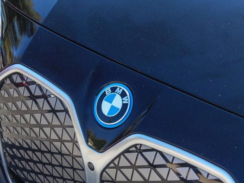 Certified 2025 BMW i4 eDrive40 w/ M Sport Package image 9