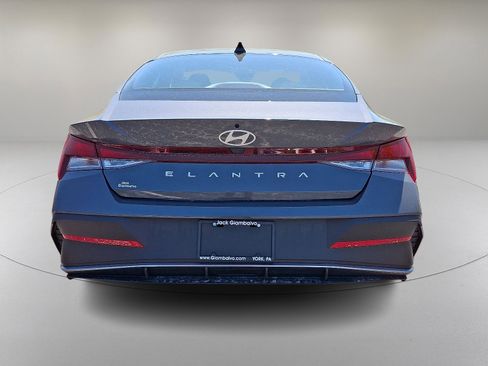 New 2025 Hyundai Elantra SE image 6