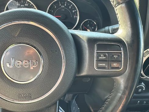 Used 2015 Jeep Wrangler Unlimited Sahara AWD/4WD image 32