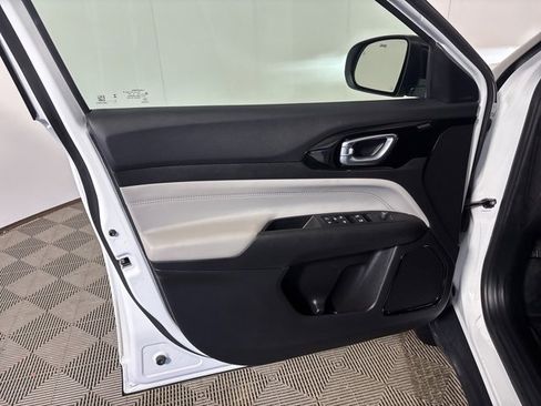 Certified 2024 Jeep Compass Limited image 11