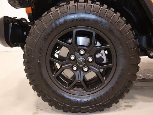 Used 2025 Jeep Gladiator Sport image 38