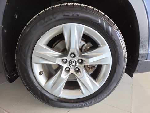 Used 2016 Toyota Highlander Limited w/ Driver Technology Package AWD/4WD image 9