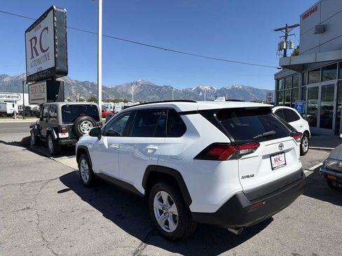 Used 2021 Toyota RAV4 XLE AWD/4WD image 3