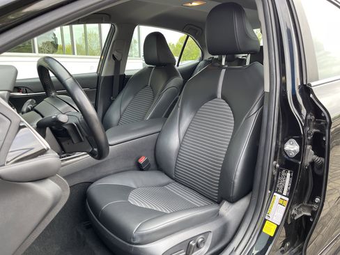 Used 2023 Toyota Camry SE image 14