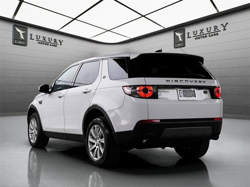 Used 2019 Land Rover Discovery Sport SE image 16